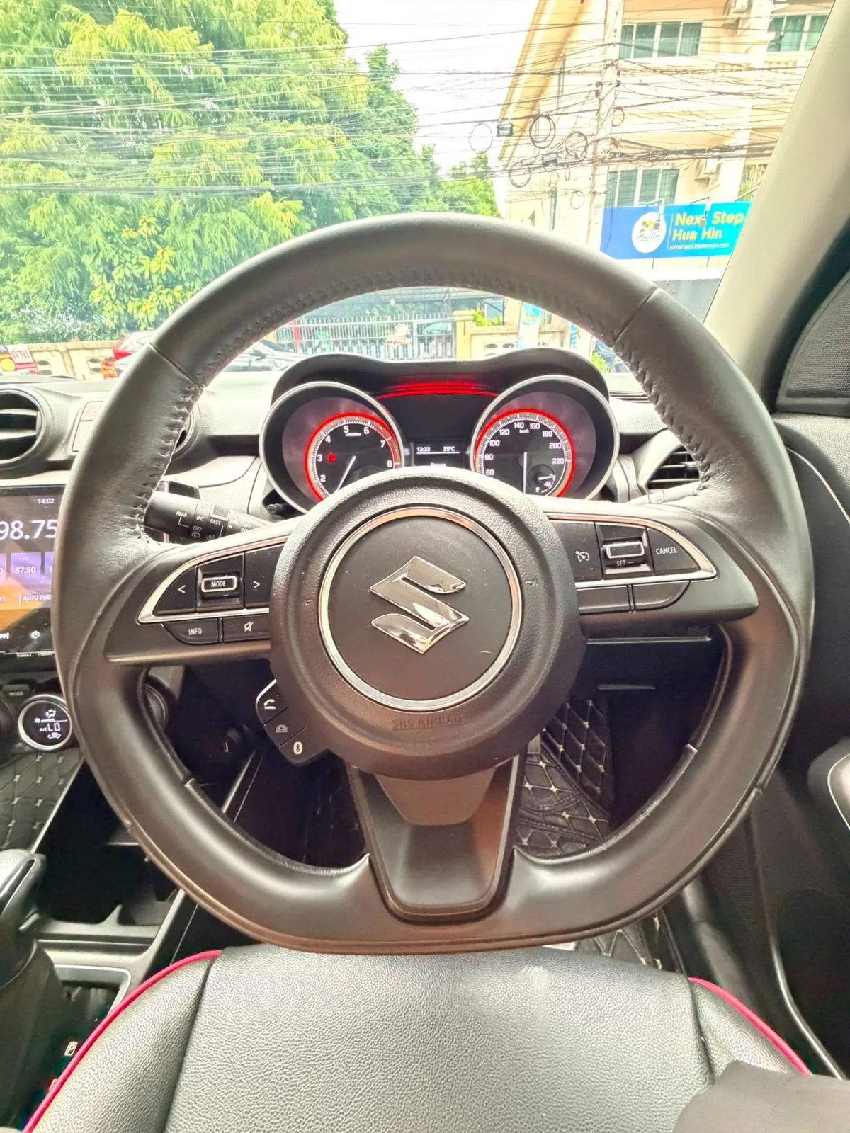 Suzuki Swift GLX steering wheel, dashboard and infotainment in Hua Hin